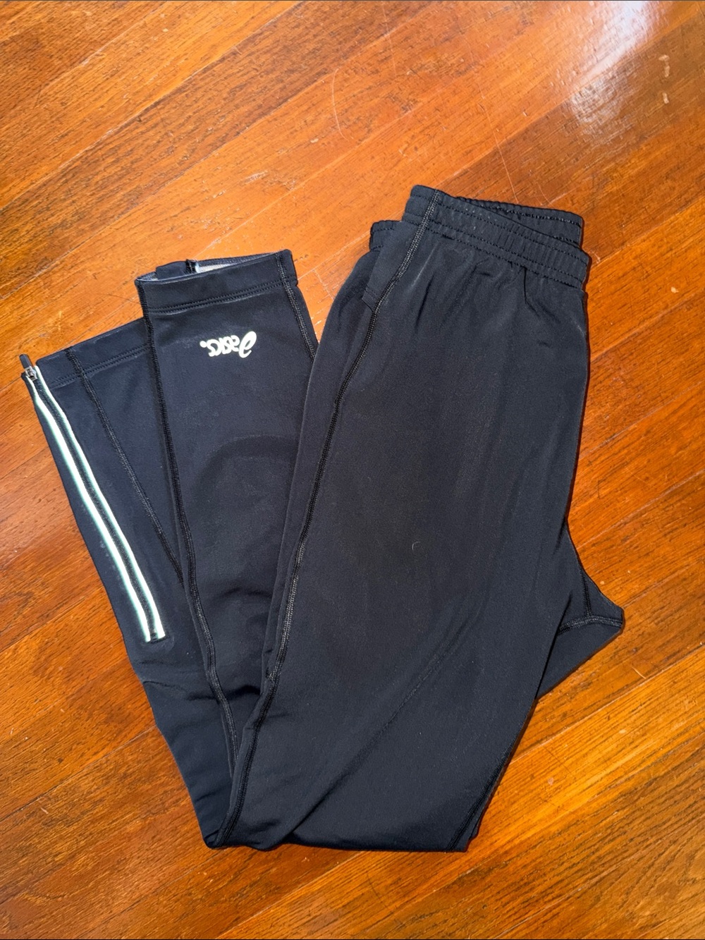 ⭐️ 5/$10 Women’s Asics Black Fleece Joggers with Ankle Zip Medium